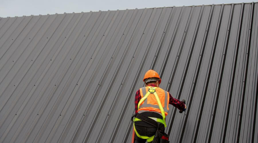 Professional metal roof installation services in Crestwood, IL